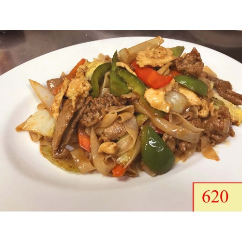 620. HỦ TIẾU XÀO ĐẶC BIỆT - STIR FRIED RICE NOODLE WITH ASSORTED MEAT ( CHICKEN BREAST, BEEF, SEAFOOD ) & MIXED VEGETABLES